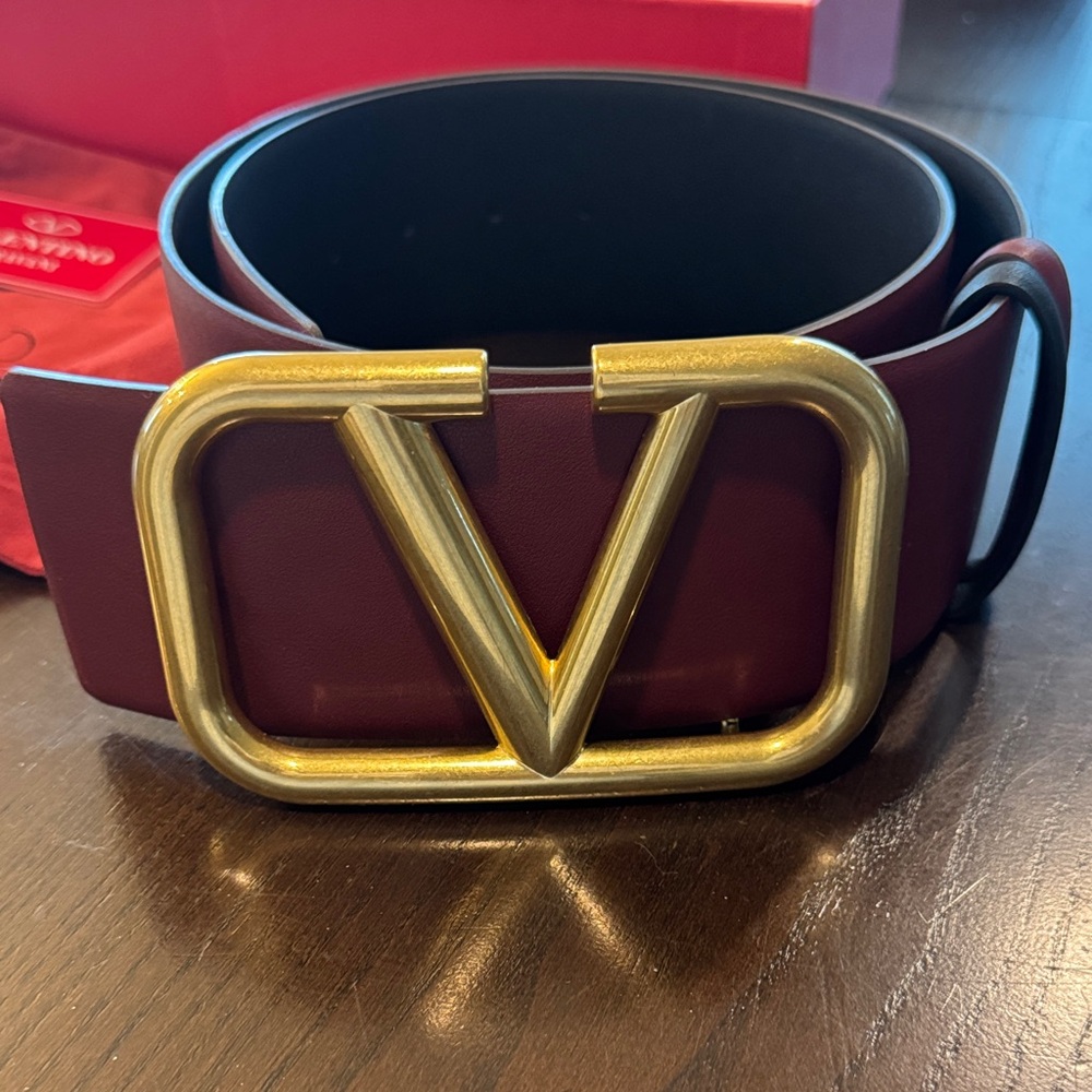 VALENTINO GARAVANI
Logo Leather Reversible Belt- New